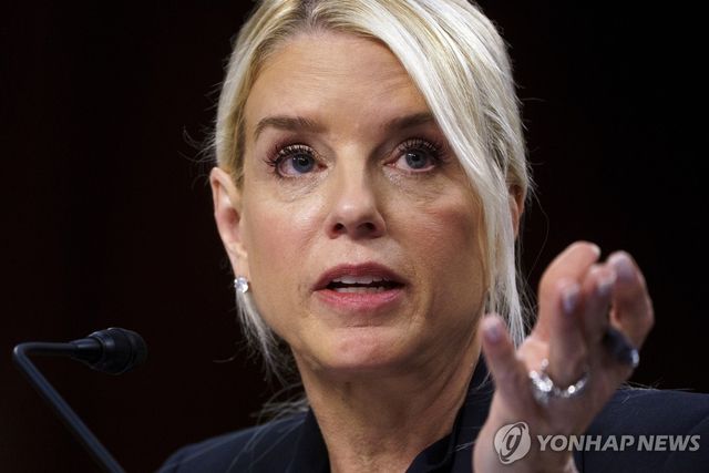 팸 본디 전 법무장관