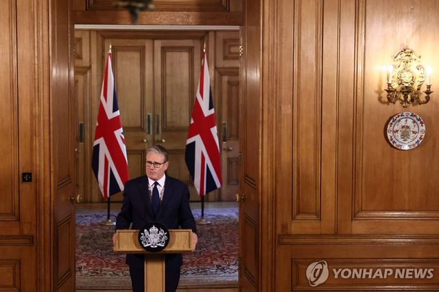 30일 반유대주의 근절을 약속하는 스타머 총리