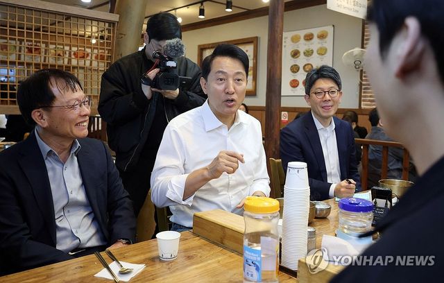 직장인들과 대화하는 오세훈