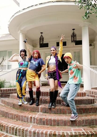 '케데헌' 코스튬을 입은 펑키 디바 앤드 듀드의 엔터테이너들