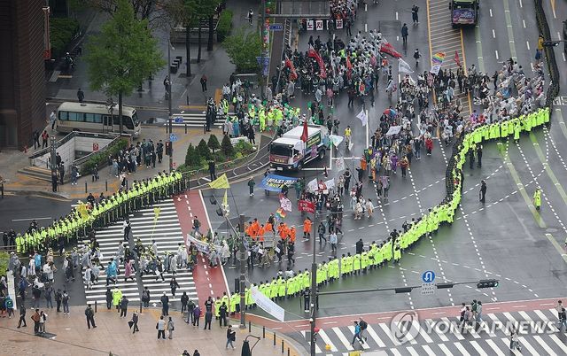 행진하는 민주노총