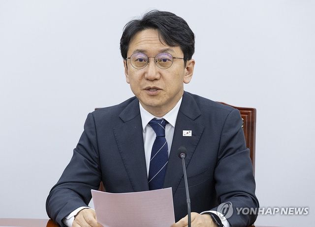 정책조정회의에서 발언하는 천준호 원내대표 직무대행