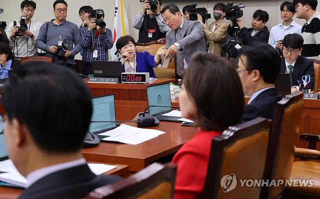 언쟁 이어지는 조작기소 국조특위 마지막날