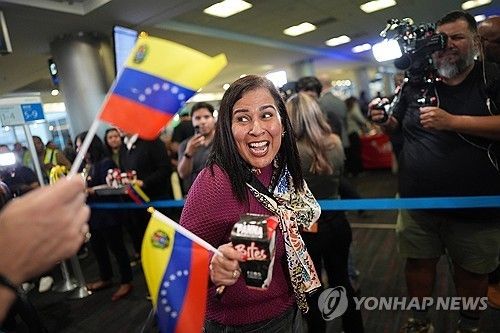 직항기 타는 시민들