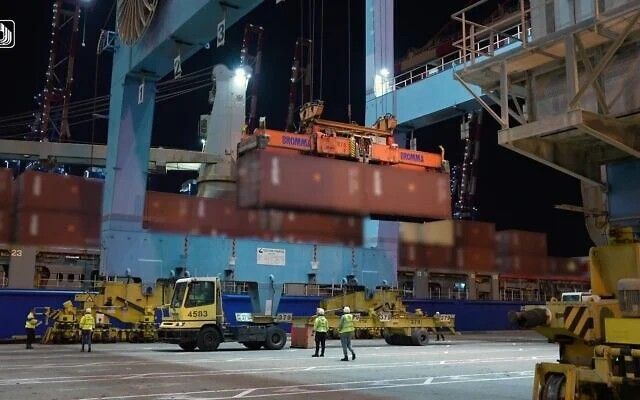 이스라엘 아시도드 항구에 도착한 미국산 군사장비