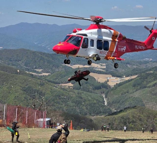 구조 작업 중인 강원소방
