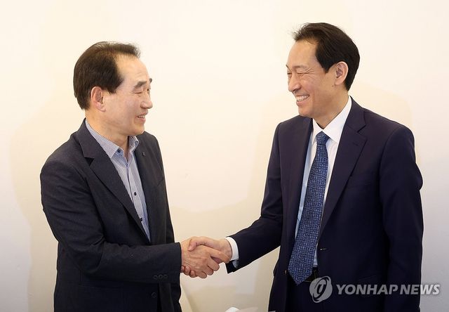 최흥집 전 강원도 정무부지사, 우상호 예비후보와 회동