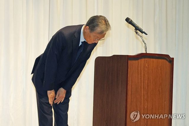 인사하는 고광헌 방미심위 위원장