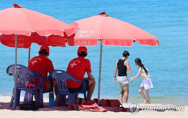 수상안전요원 배치된 경포해수욕장