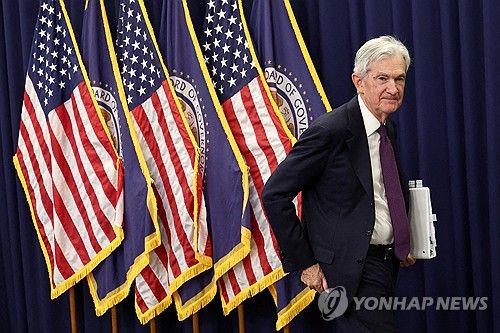 제롬 파월 연준 의장이 29일(현지시간) 마지막 기자회견을 마치고 자리를 떠나고 있다.[로이터 연합뉴스. 재판매 및 DB 금지]