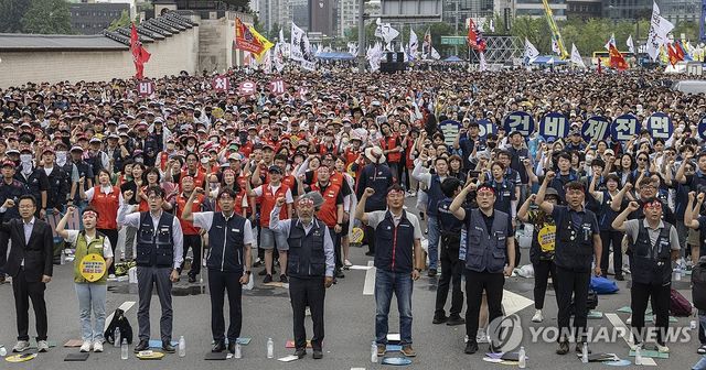 한국ㆍ민주노총 연대로 열린 공공기관 노동자 총력 투쟁대회