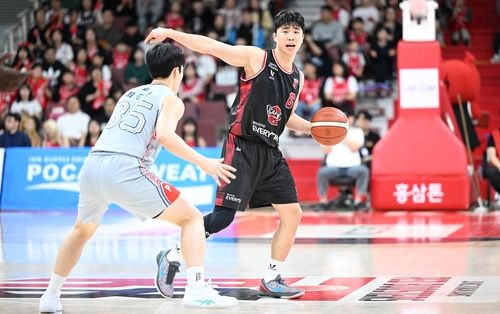 정관장의 박지훈(오른쪽)