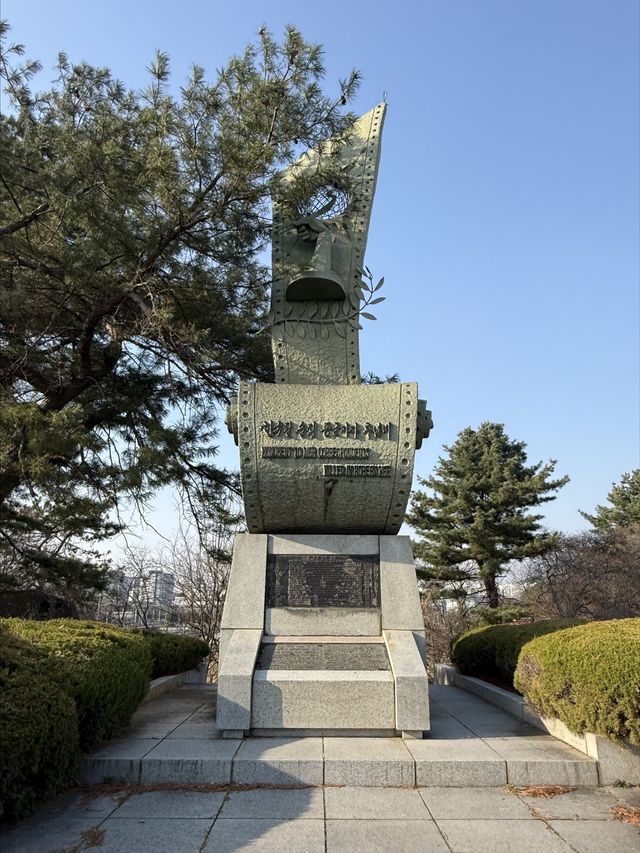 파주 통일공원 내 한국전 순직 종군 기자 추념비