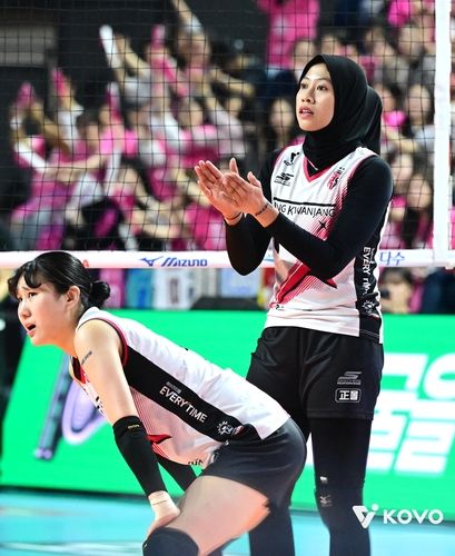 2024-2025시즌 정관장에서 함께 호흡을 맞춘 염혜선(왼쪽)과 메가 