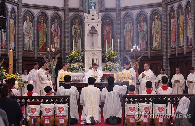 정순택 대주교, '주님 부활절 대축일 미사' 주례