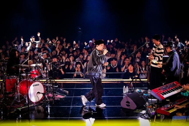 EBS '스페이스 공감'의 '홈커밍데이'에서 무대를 펼치는 장기하