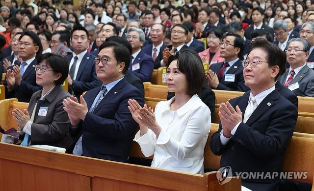 이재명 대통령 부부, 부활절 예배 참석