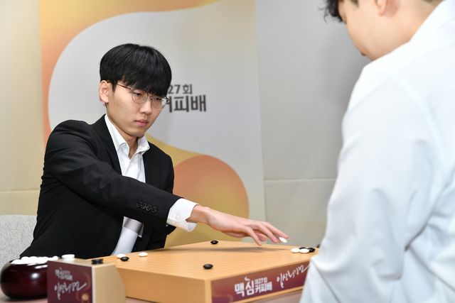 신진서 9단이 76개월 연속 한국 바둑랭킹 1위를 지켰다.