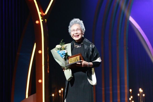 특별공로상 받은 배우 박정자