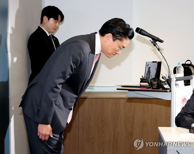 인사하는 전인석 삼천당제약 대표