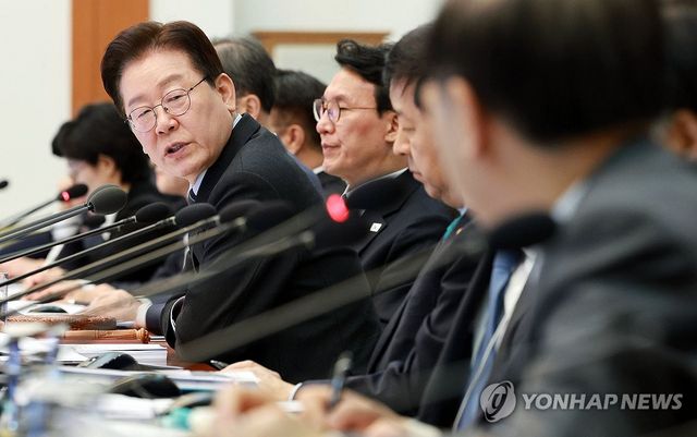 질문하는 이재명 대통령