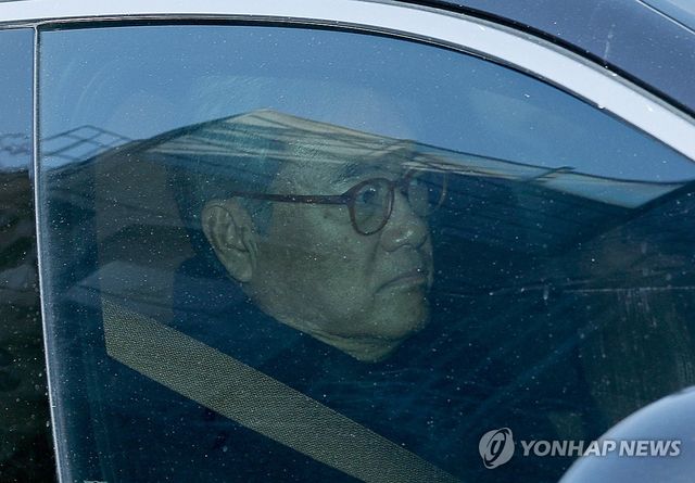 정진석, 경찰 출석