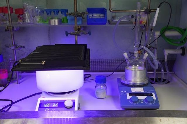 "폐배터리 속 산과 폐플라스틱으로 청정 수소 만든다"