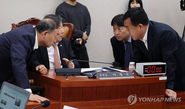 '추경 심의' 머리 맞댄 국회 산자위