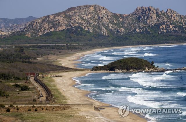 고성통일전망대에서 바라본 북측 해금강