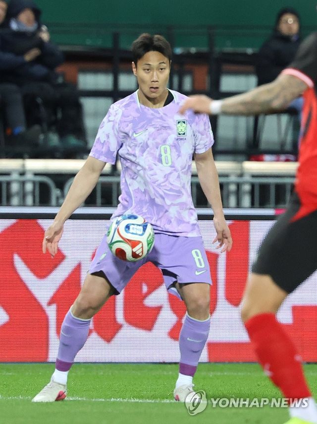 패스 받는 백승호