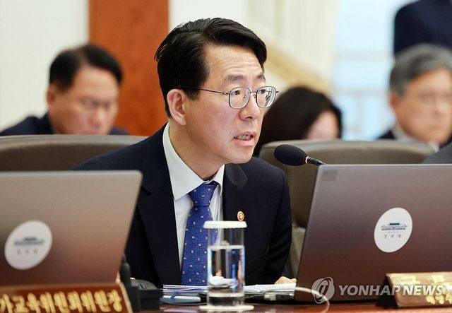 보고하는 황종우 해수부 장관