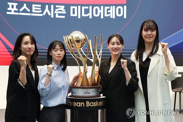 포스트시즌 플레이오프 격돌 앞둔 KB-우리은행