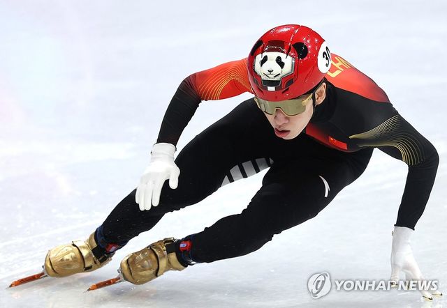 경기 펼치는 린샤오쥔