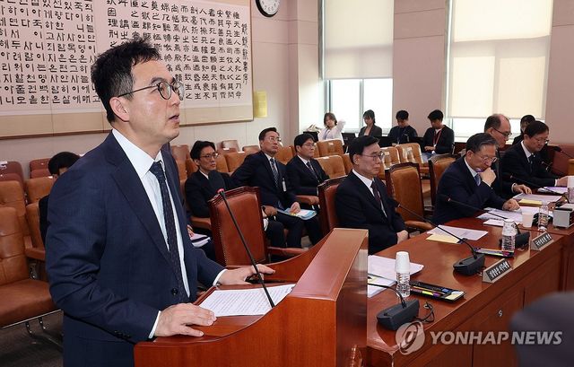 보고하는 구자현 검찰총장 직무대행