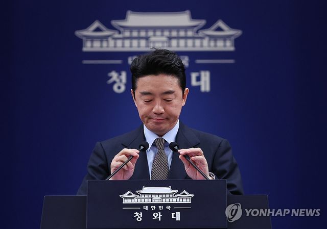 강훈식 비서실장, UAE 체류 국민 귀국 지원 및 원유 확보 관련 브리핑