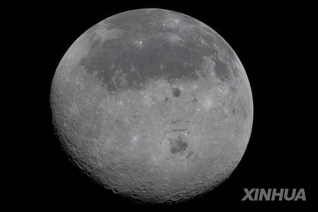 '아르테미스Ⅱ'에서 촬영한 달의 모습