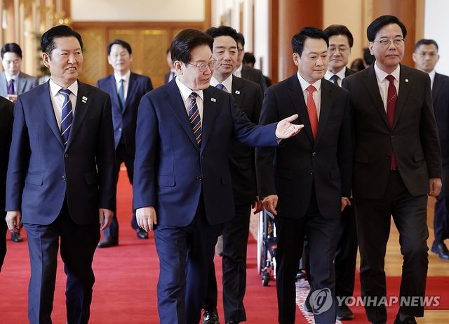 이재명 대통령, 여야정 민생경제협의체 회담 참석