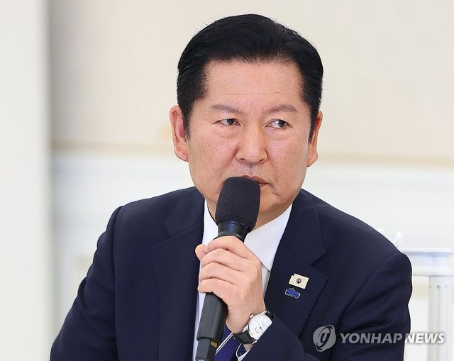 발언하는 정청래 대표