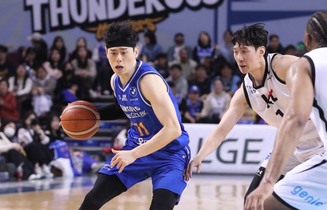 드리블하는 서울 삼성 이관희