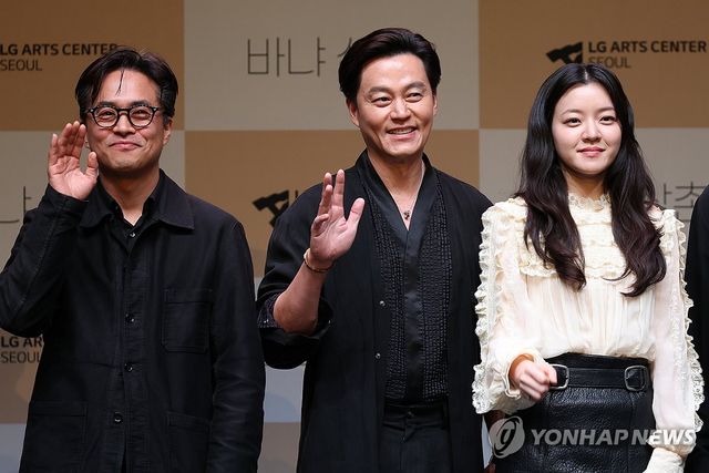 연극 '바냐 삼촌'의 손상규-이서진-고아성