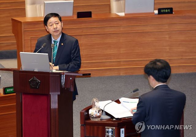 경제 분야 대정부 질문 답하는 구윤철 경제부총리