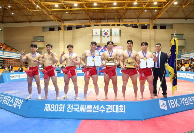 제80회 전국씨름선수권대회 남자대학부 단체전에서 정상에 오른 인하대