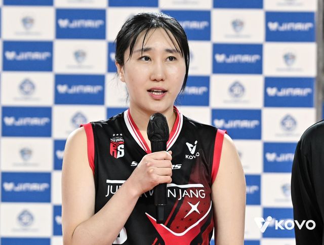 인터뷰하는 세터 염혜선