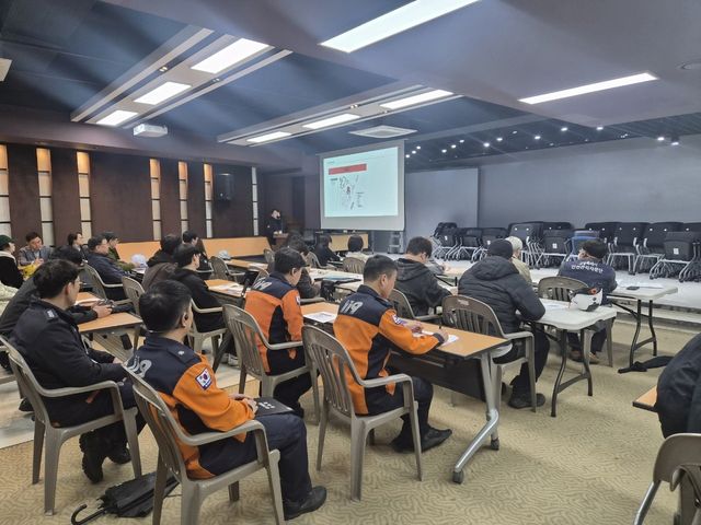 고양시, 'BTS 월드투어' 대비 시설 안전 점검 회의 모습