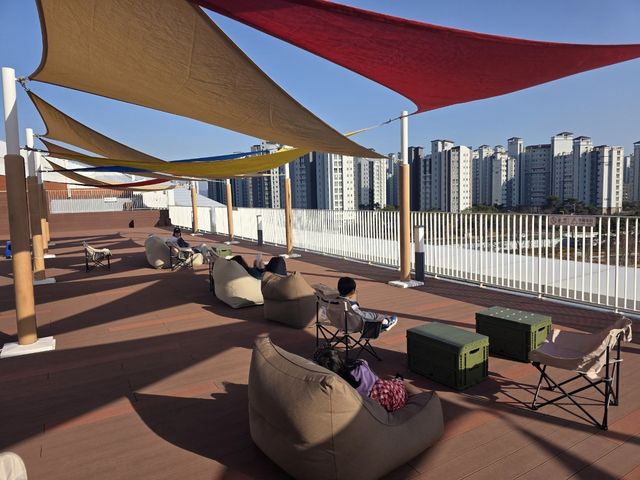 충남도서관 하늘고원 재단장