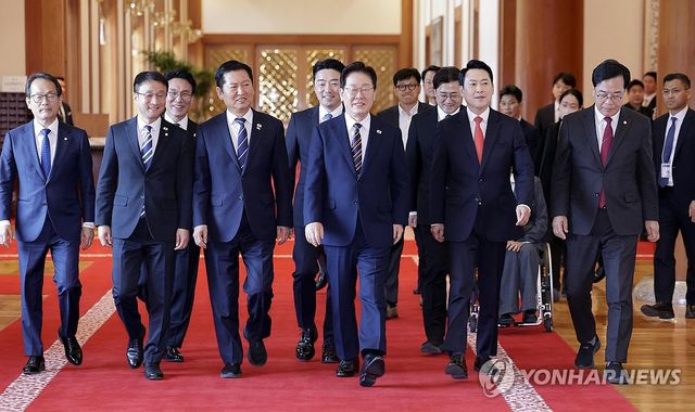 이재명 대통령, 여야정 민생경제협의체 회담 참석