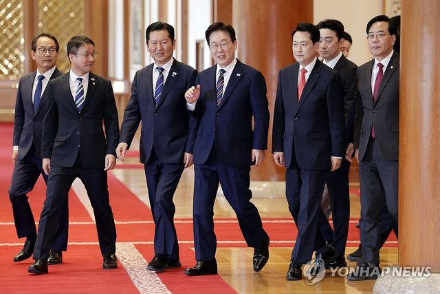 이재명 대통령, 여야정 민생경제협의체 회담 참석