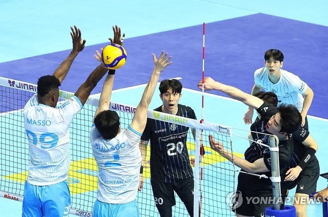 공격하는 허수봉