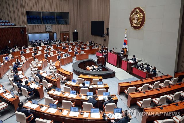 국회 예결위 전체회의에서 추경 제안 설명하는 김민석 국무총리