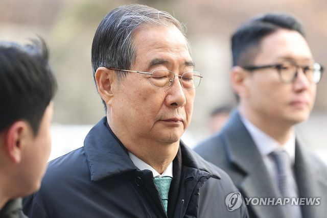 '내란 우두머리 방조 혐의' 한덕수 전 총리, 1심 선고 출석